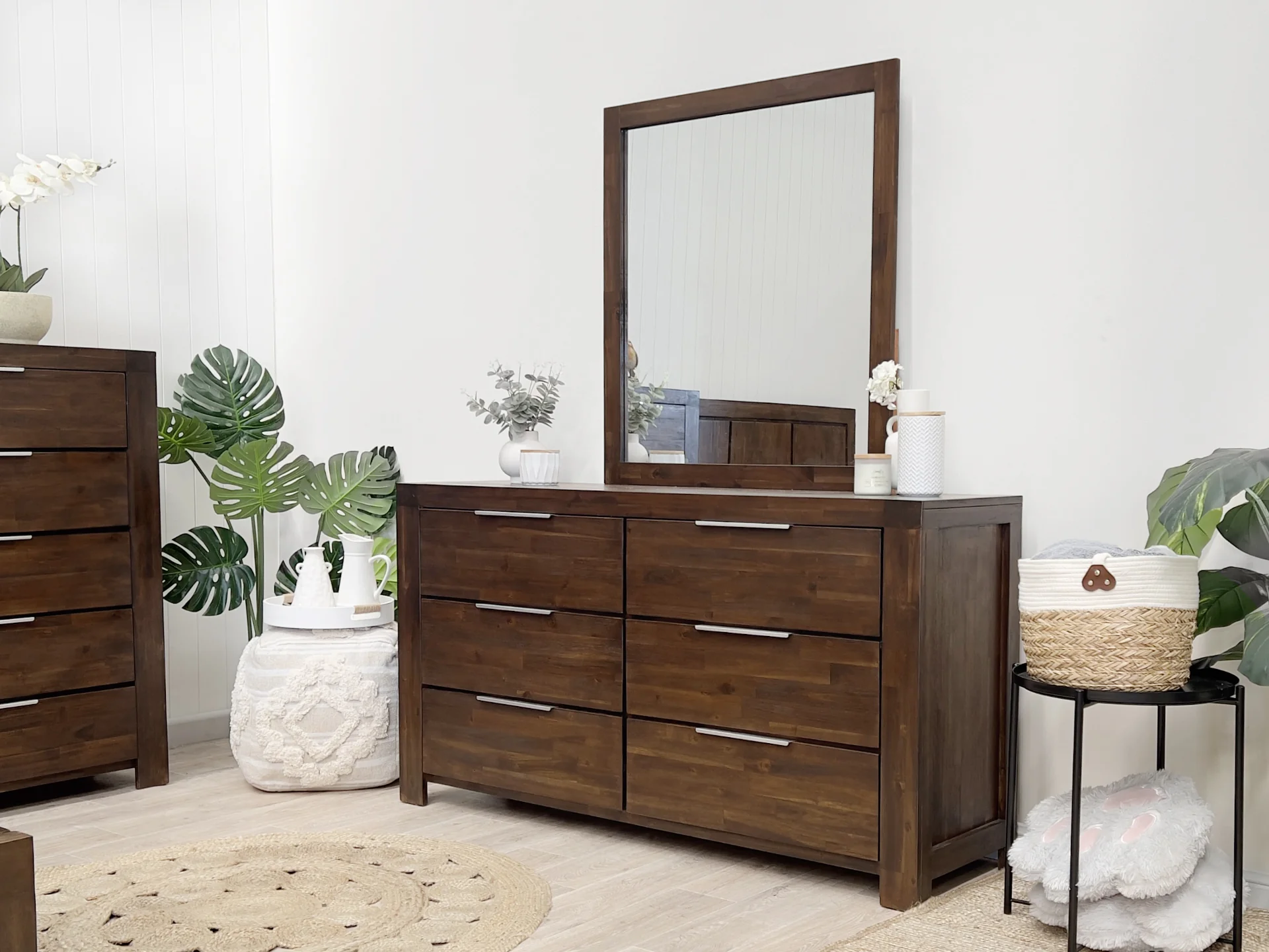 Jarvis Solid Wood 6 Drawer Dresser with Mirror - Caramel - Image 3