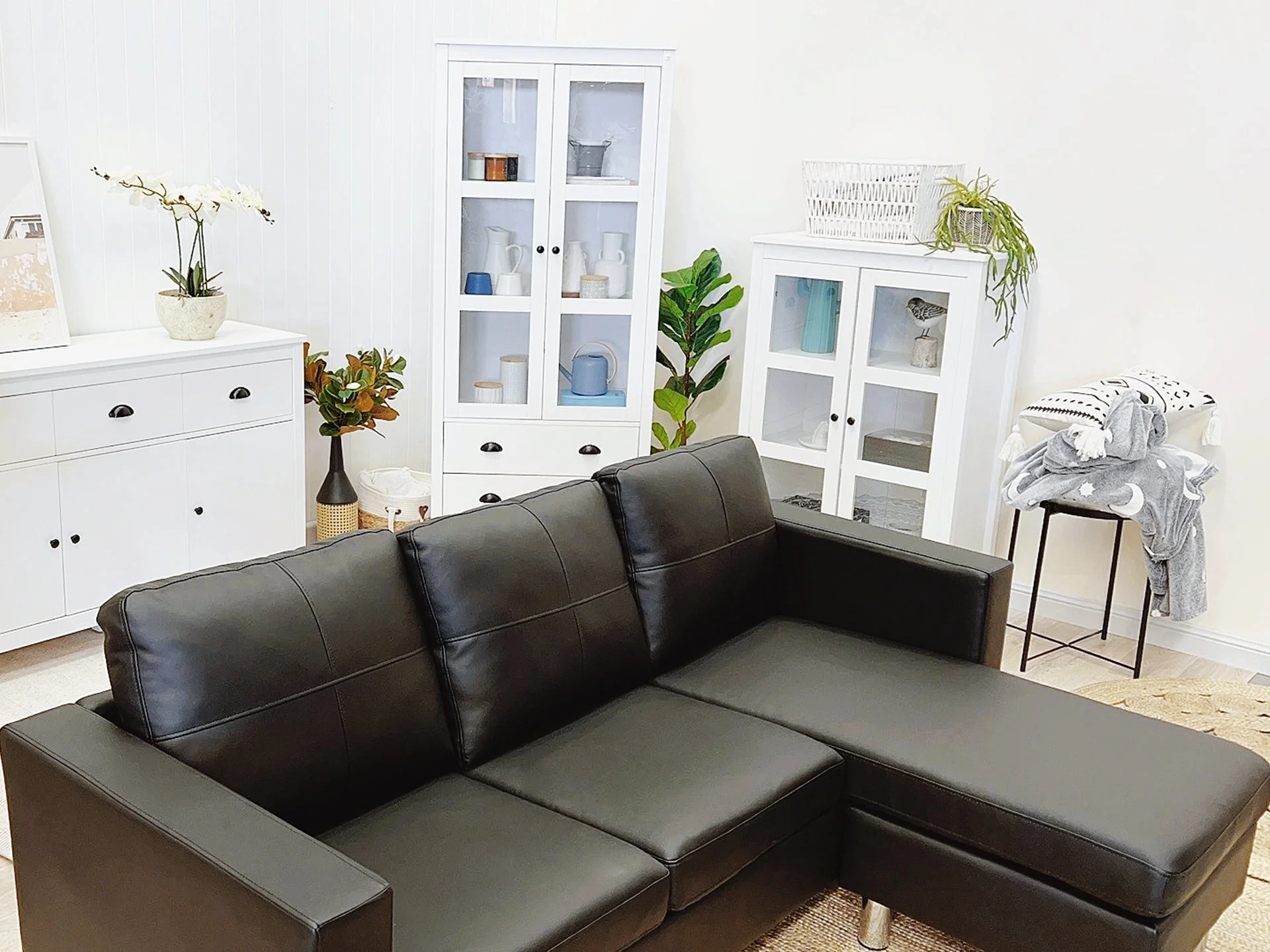SEATTLE 3-Seater PU Sofa Couch with Chaise - Black - Image 4